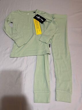 Millie + Roo Kids Sage Green Ribbed Knit Bamboo PJ Set NWT Size 5/6 Loungewear